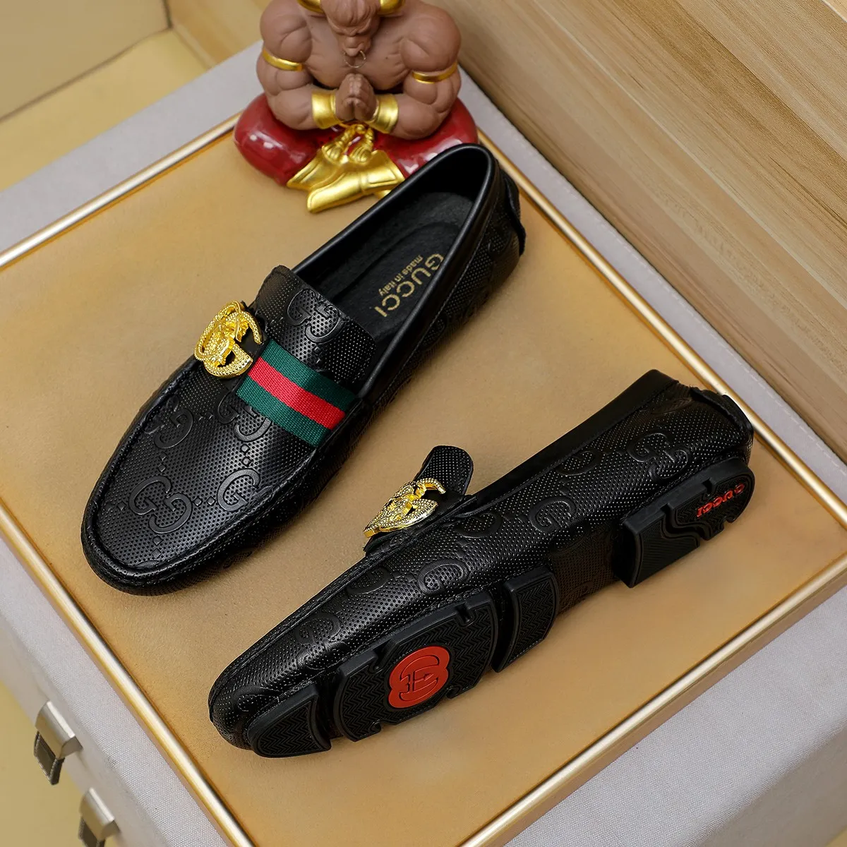 Men's shoes💰380💰🕷🕷️【 GUCCI 】Gucci's best-selling trendy men's casual slip-on shoes 🇨🇳Official website original 1:1 mold 💯Original quality, fine workmanship ☘Fashionable and versatile, perfect shape, comfortable on the feet 🍓Trendy men's recommended model, imported cowhide on the top layer 🎋High-quality pigskin lining, rubber wear-resistant and non-slip outsole, high-end atmosphere, worth owning 🍉Optional 38-44